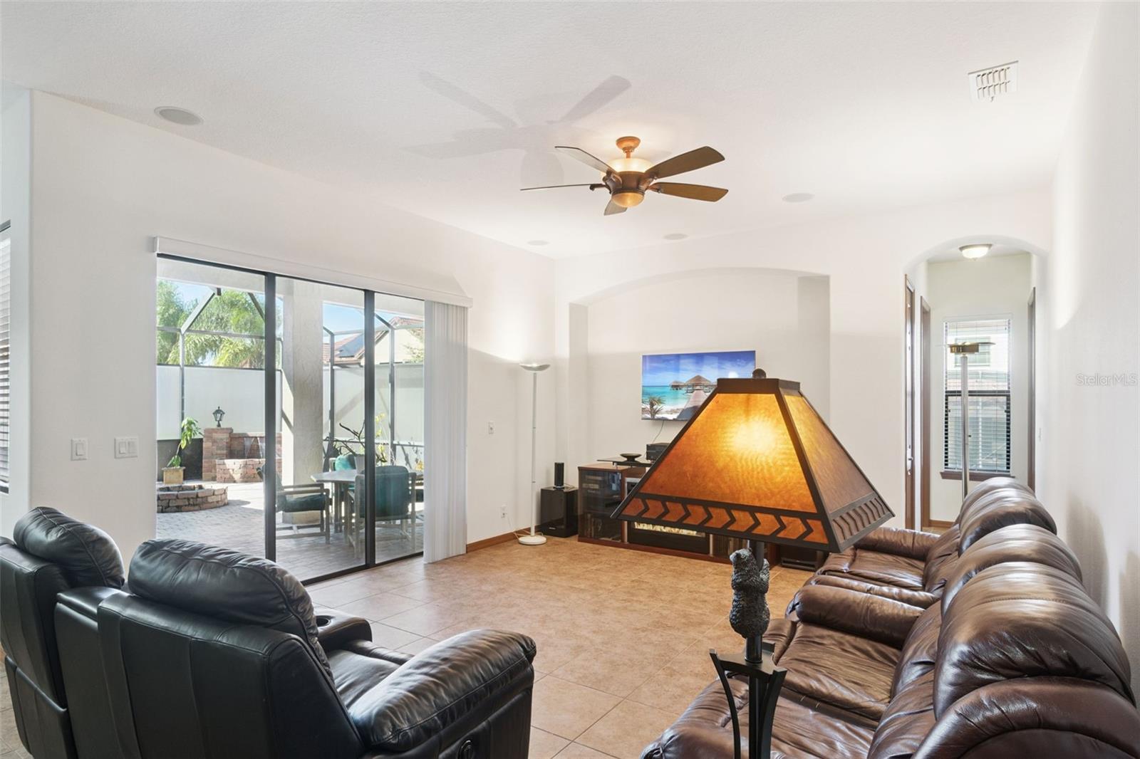 Image 14 of 39 For 2921 Falconhill Drive