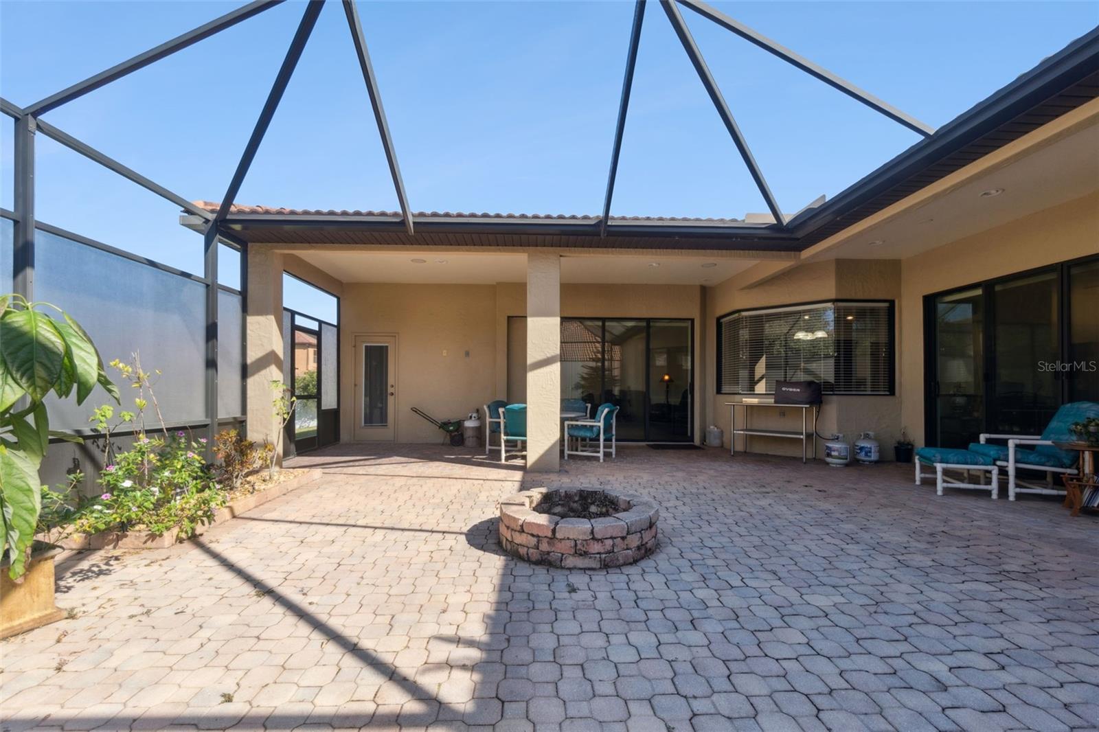 Image 16 of 39 For 2921 Falconhill Drive