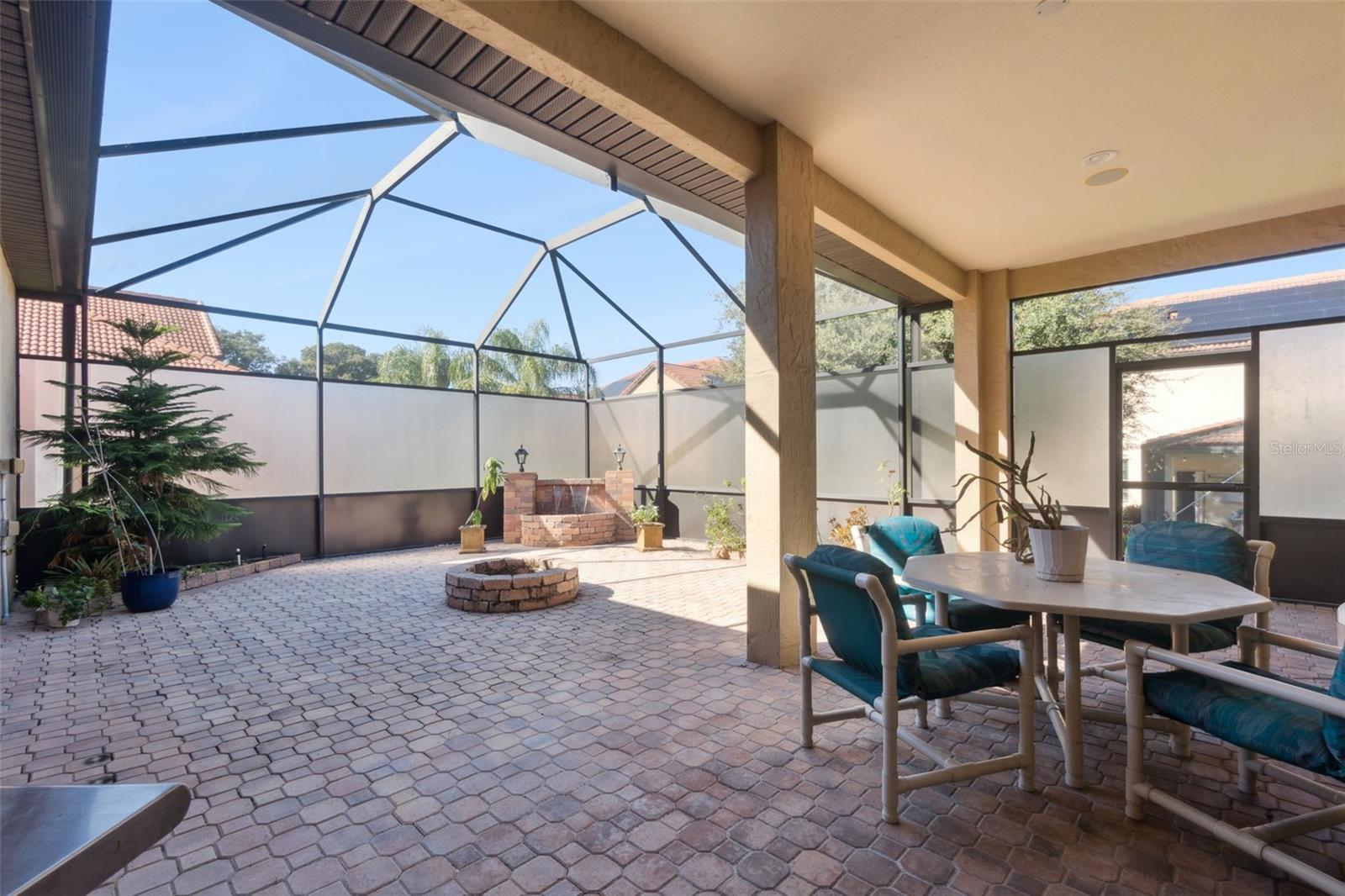 Image 17 of 39 For 2921 Falconhill Drive