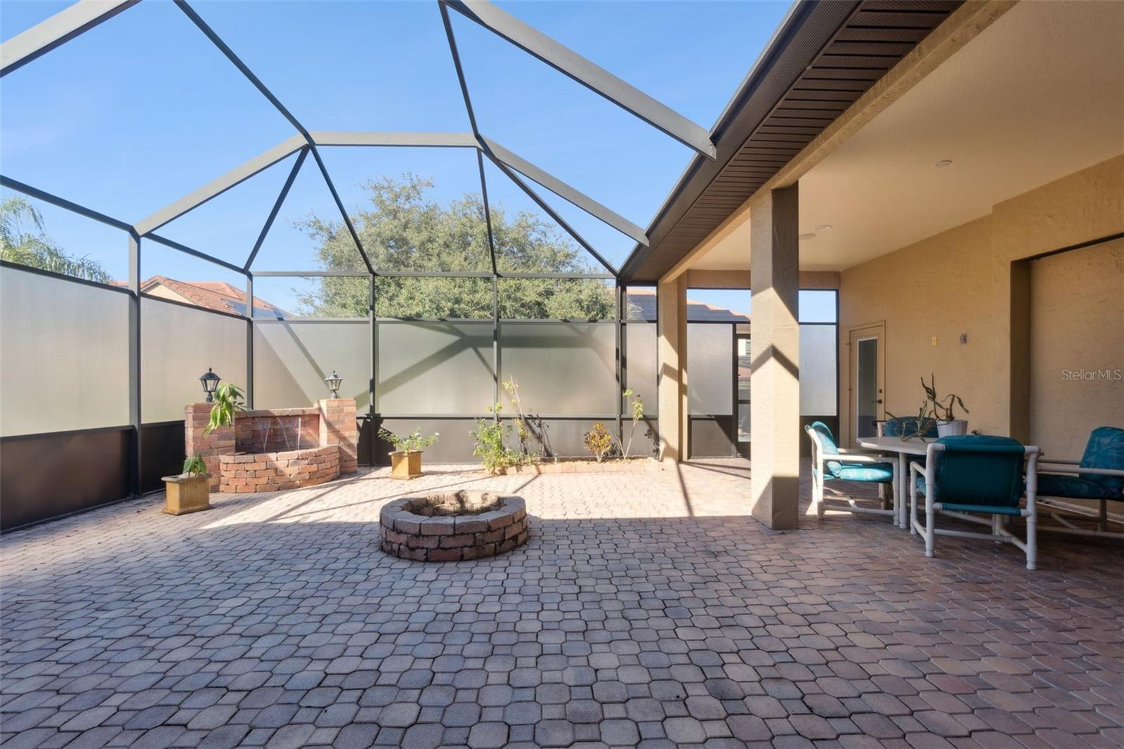 Image 18 of 39 For 2921 Falconhill Drive