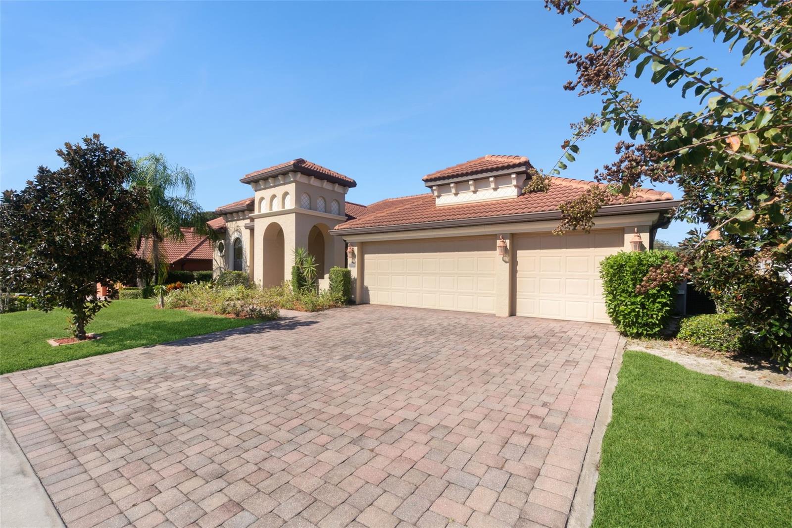 Image 2 of 39 For 2921 Falconhill Drive