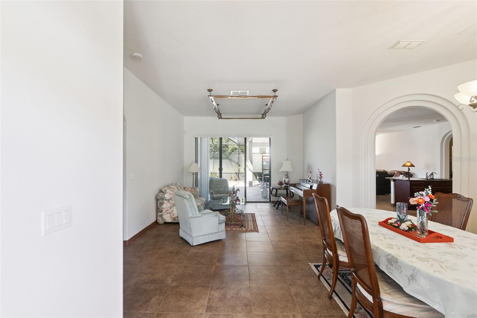 Image 27 of 39 For 2921 Falconhill Drive