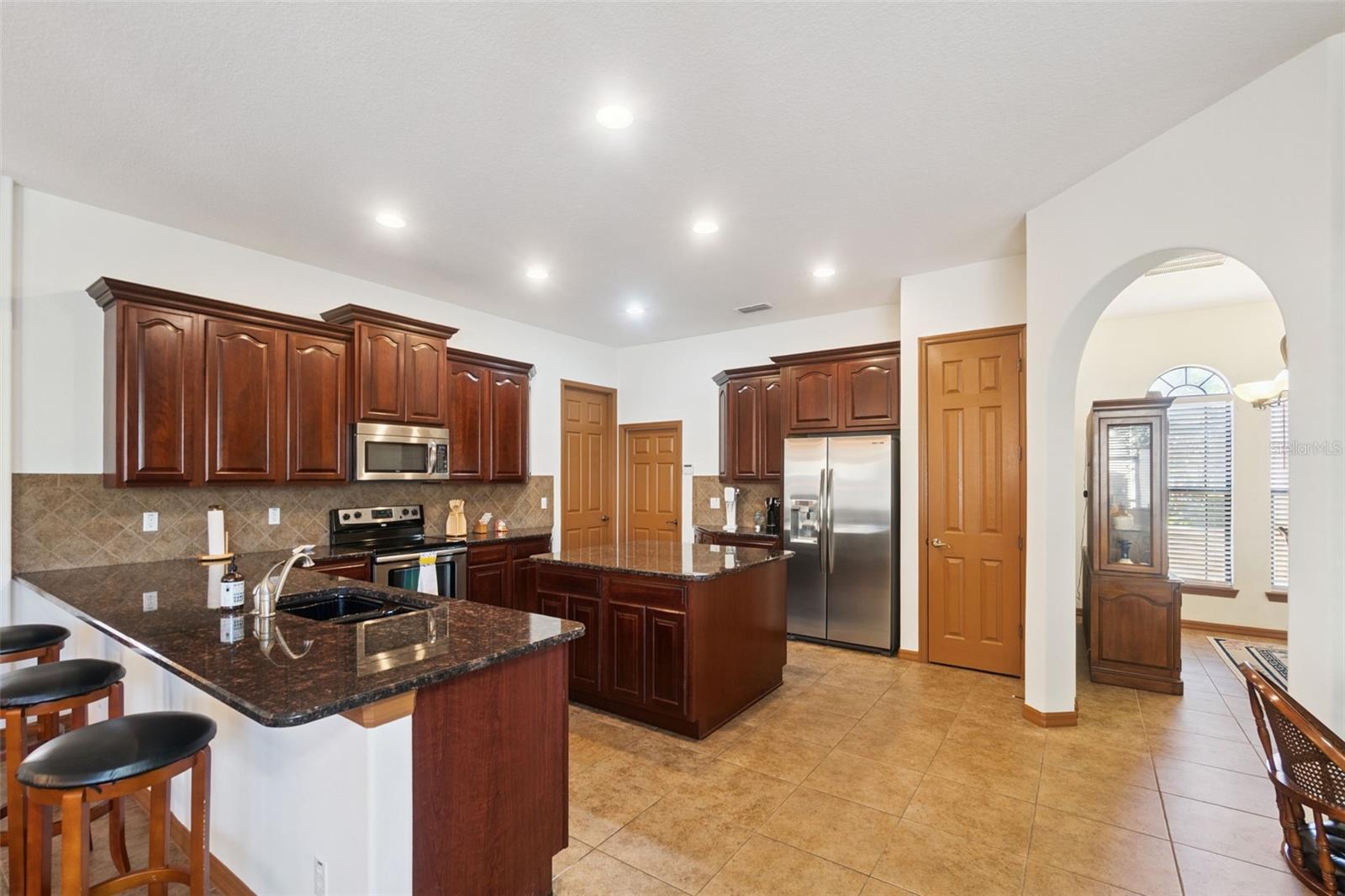 Image 4 of 39 For 2921 Falconhill Drive