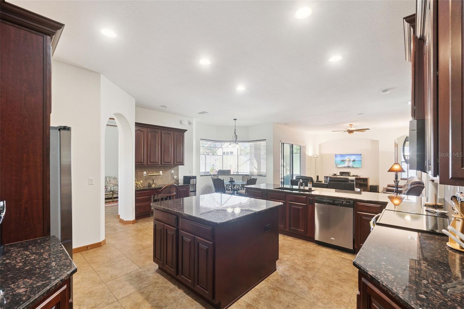 Image 5 of 39 For 2921 Falconhill Drive