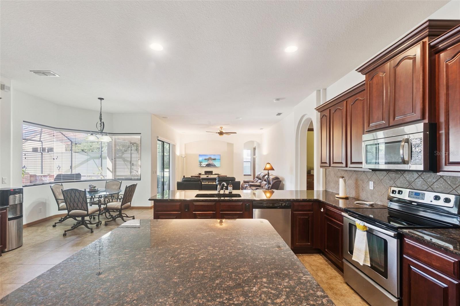 Image 7 of 39 For 2921 Falconhill Drive