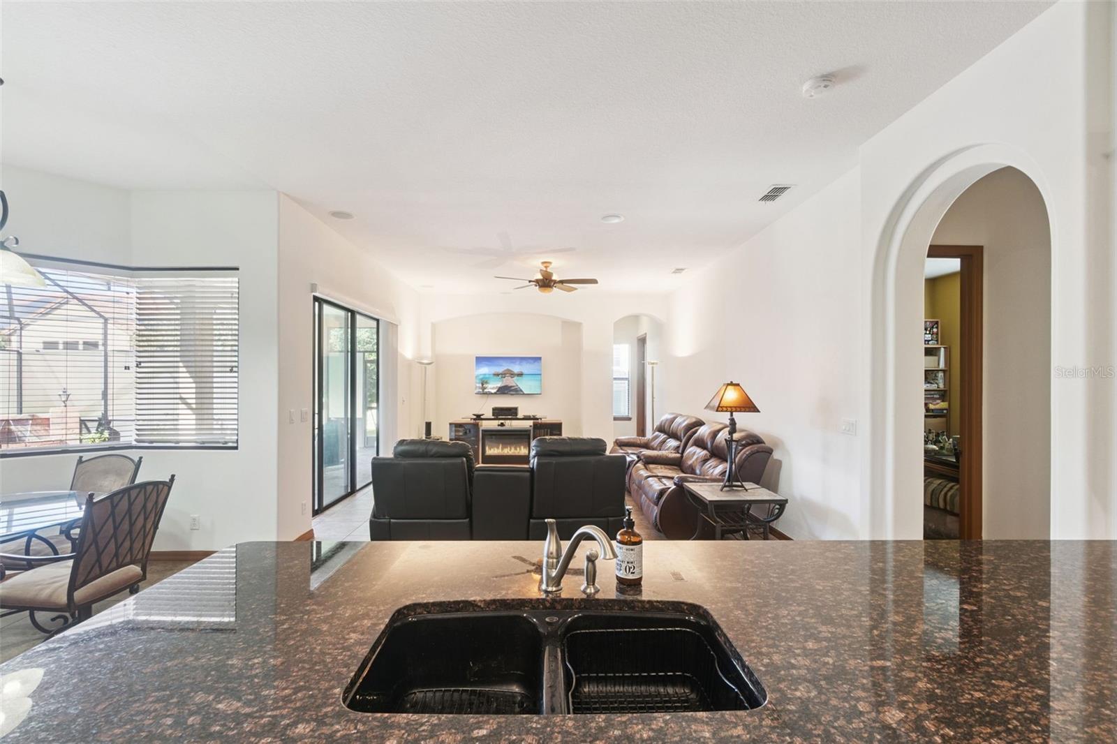 Image 9 of 39 For 2921 Falconhill Drive