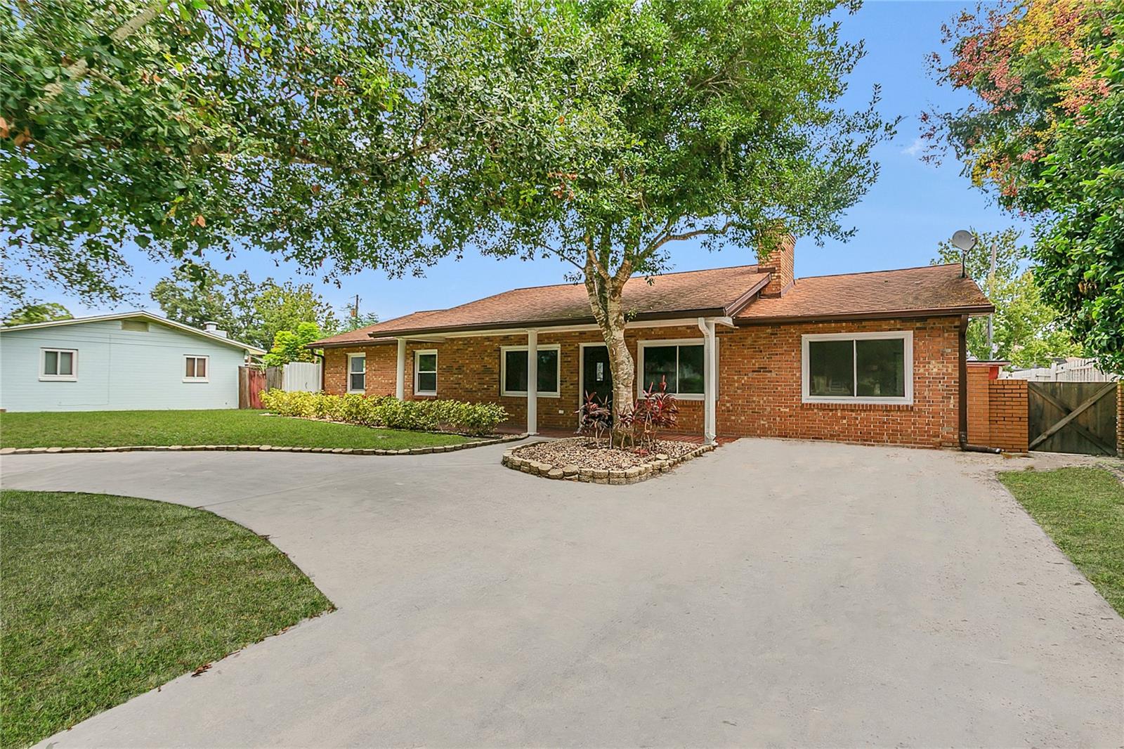 Image 2 of 25 For 2613 Travelers Palm Drive