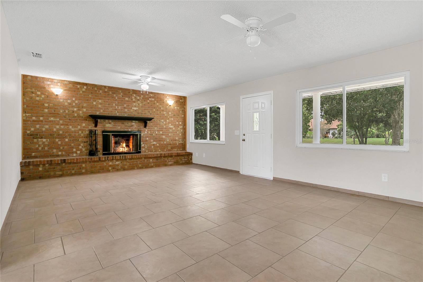 Image 3 of 25 For 2613 Travelers Palm Drive