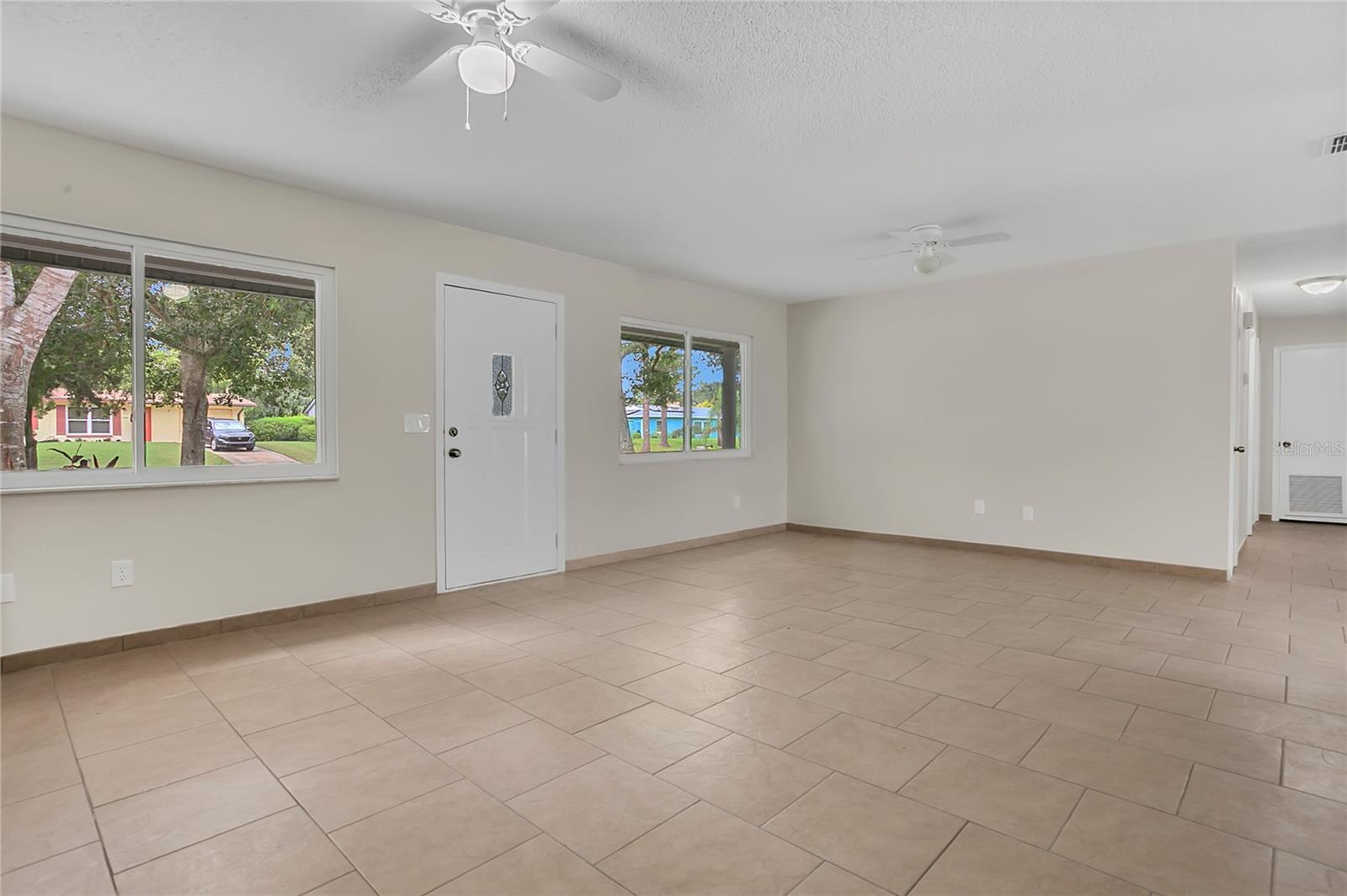 Image 4 of 25 For 2613 Travelers Palm Drive