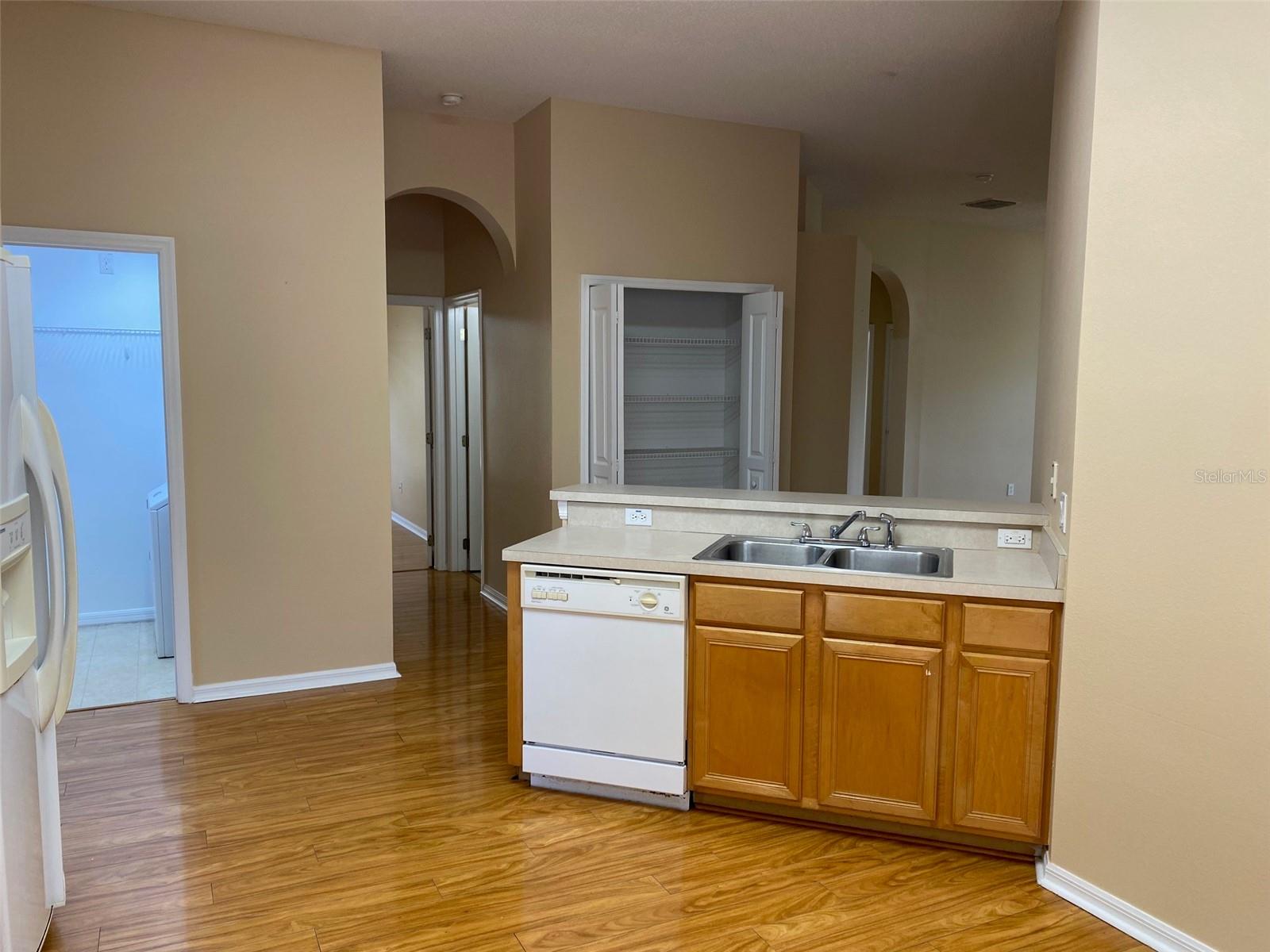 Image 10 of 28 For 604 Lakepark Trail