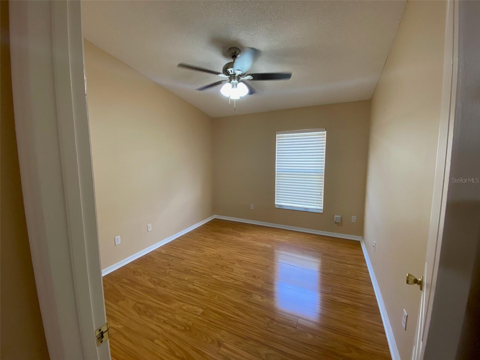 Image 13 of 28 For 604 Lakepark Trail