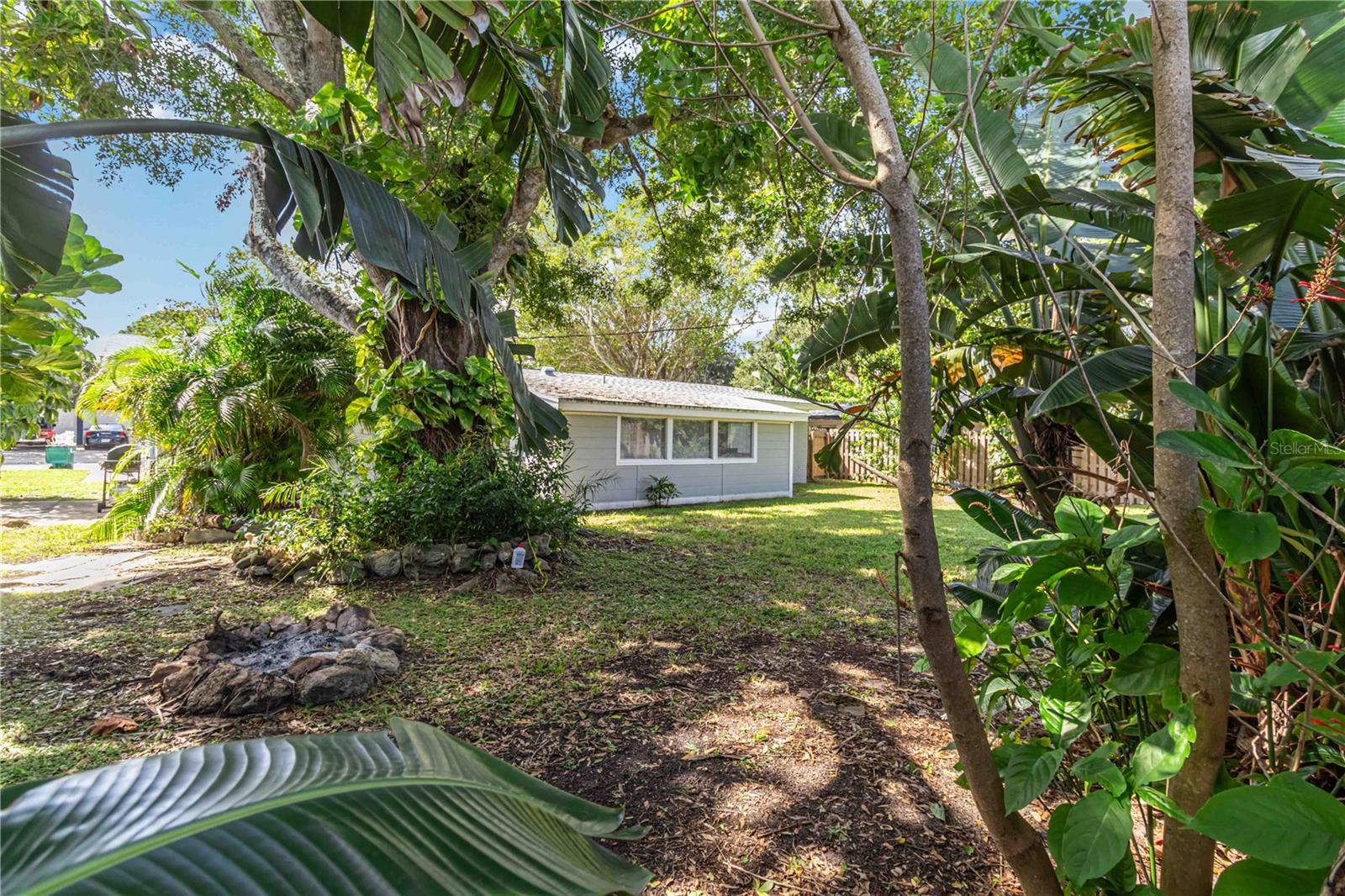 Image 32 of 39 For 90 Tropical Way