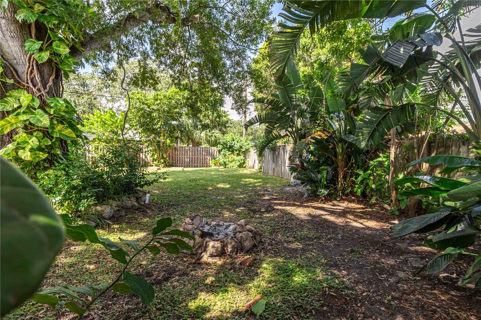 Image 33 of 39 For 90 Tropical Way