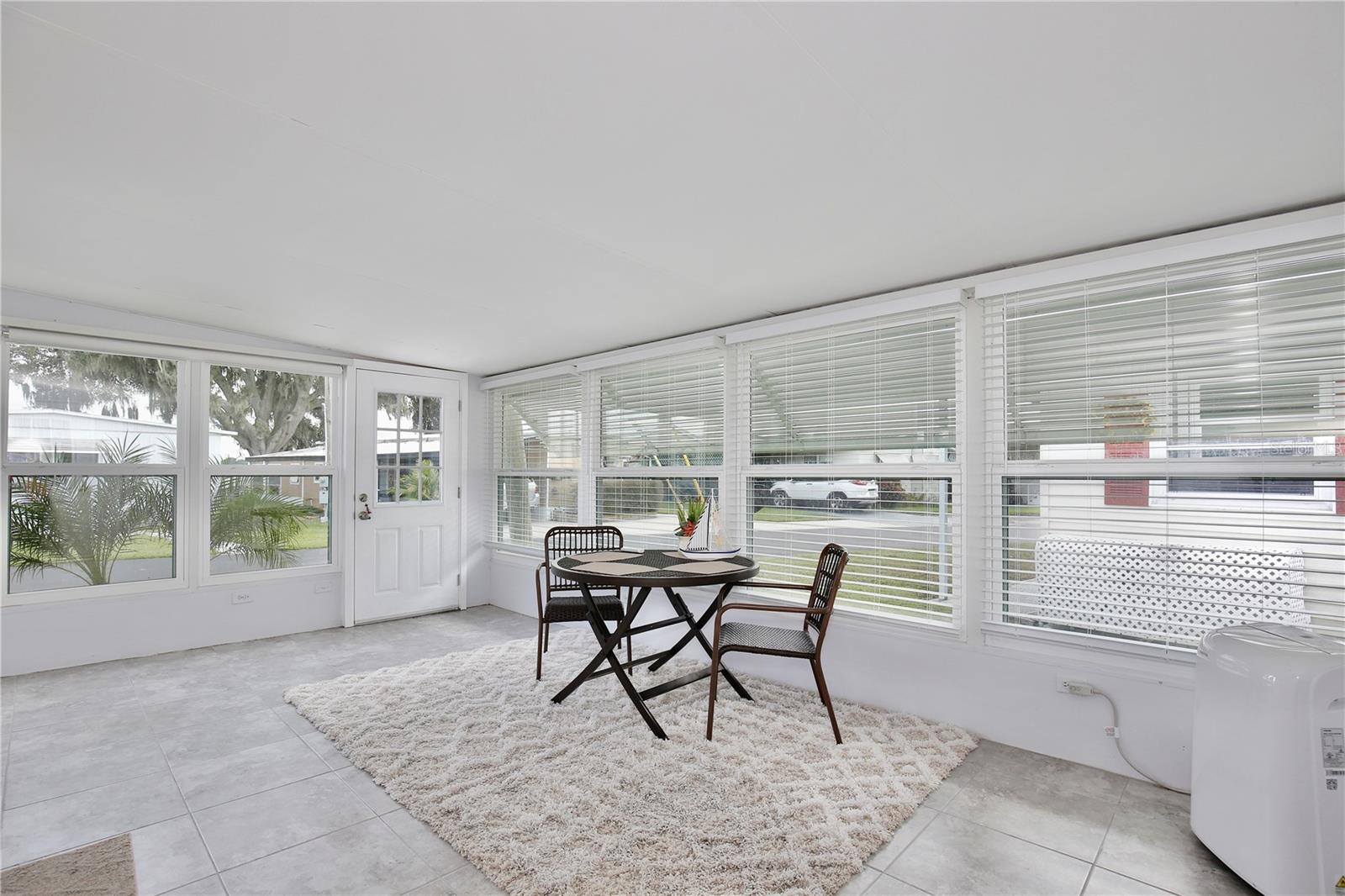 Image 4 of 43 For 662 Sinclair Circle