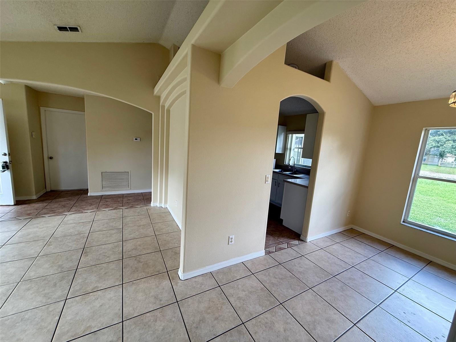 Image 10 of 19 For 4350 King Edward Drive