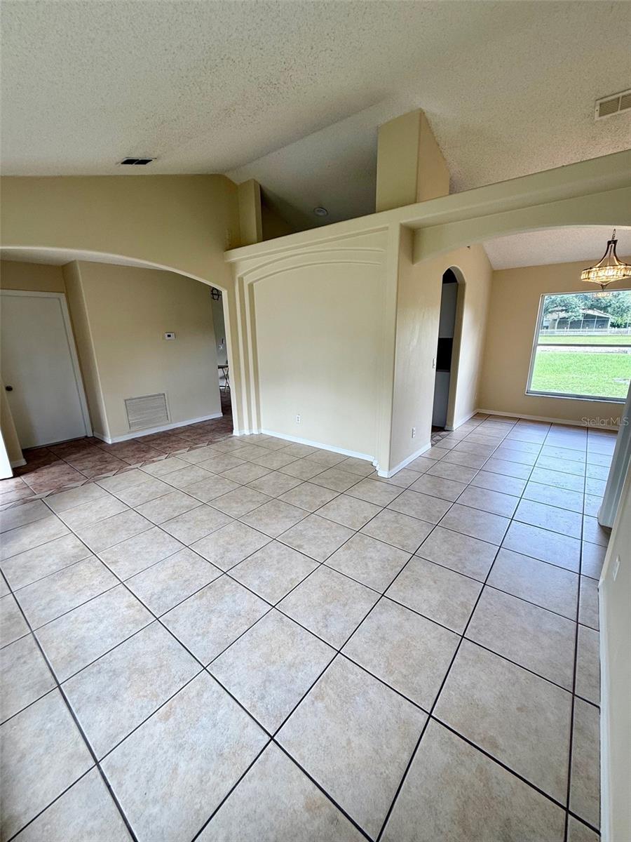 Image 11 of 19 For 4350 King Edward Drive