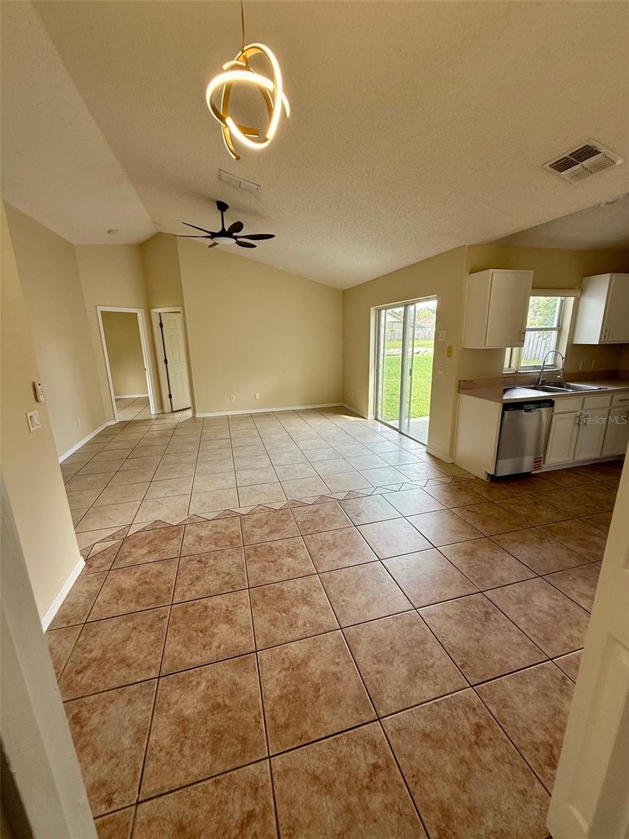 Image 12 of 19 For 4350 King Edward Drive