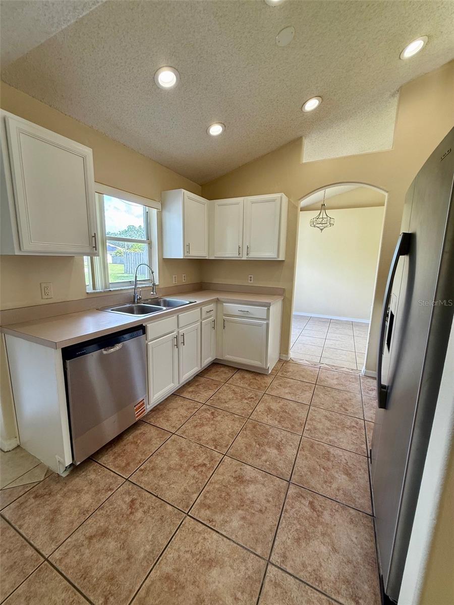 Image 13 of 19 For 4350 King Edward Drive