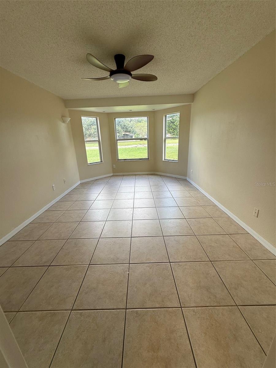 Image 8 of 19 For 4350 King Edward Drive