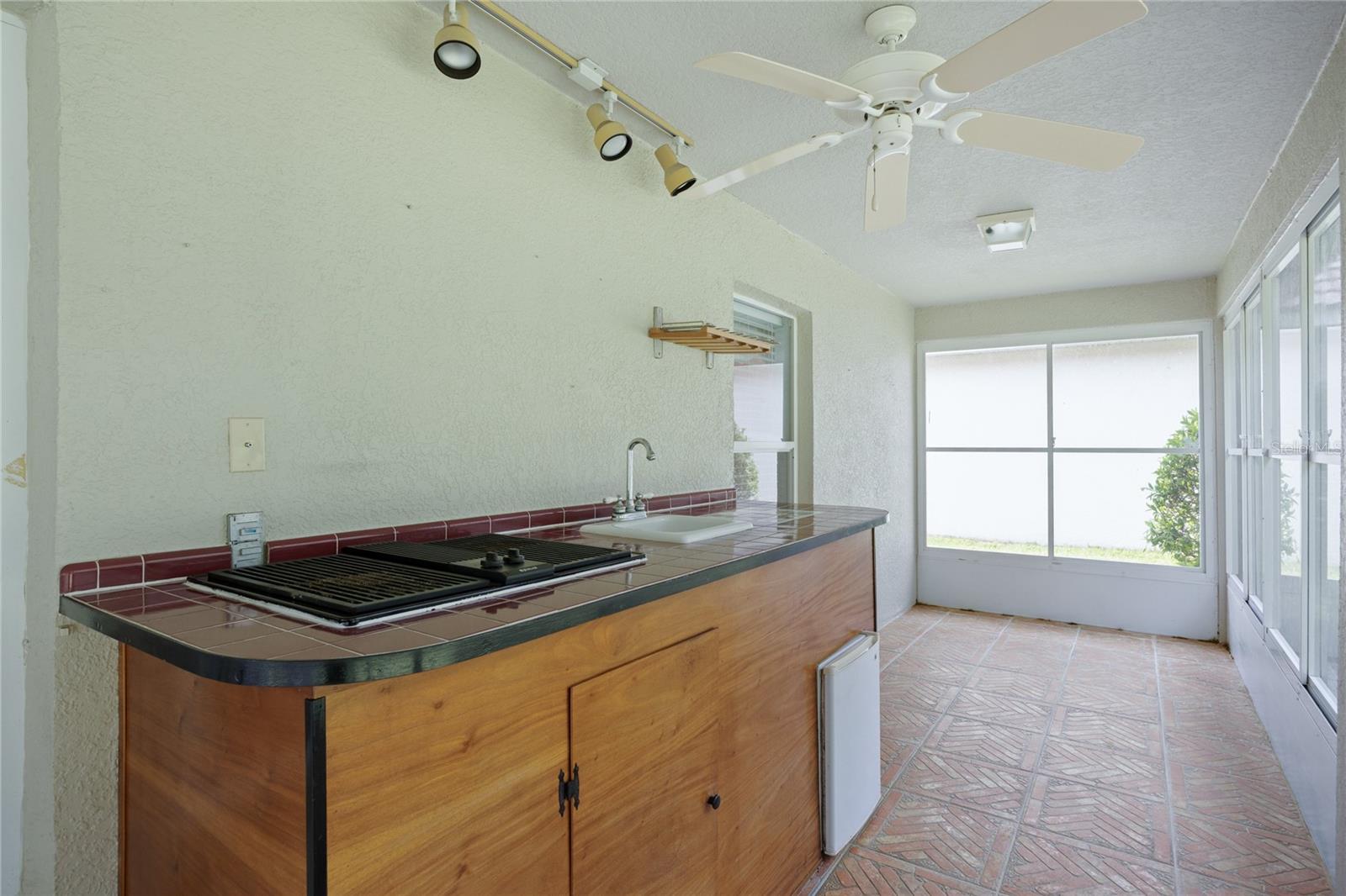 Image 25 of 36 For 934 Torrey Pine Drive
