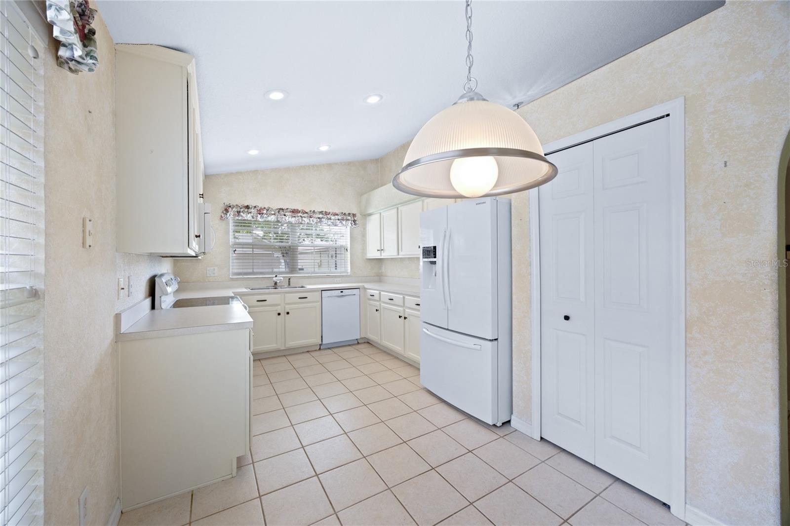 Image 4 of 36 For 934 Torrey Pine Drive
