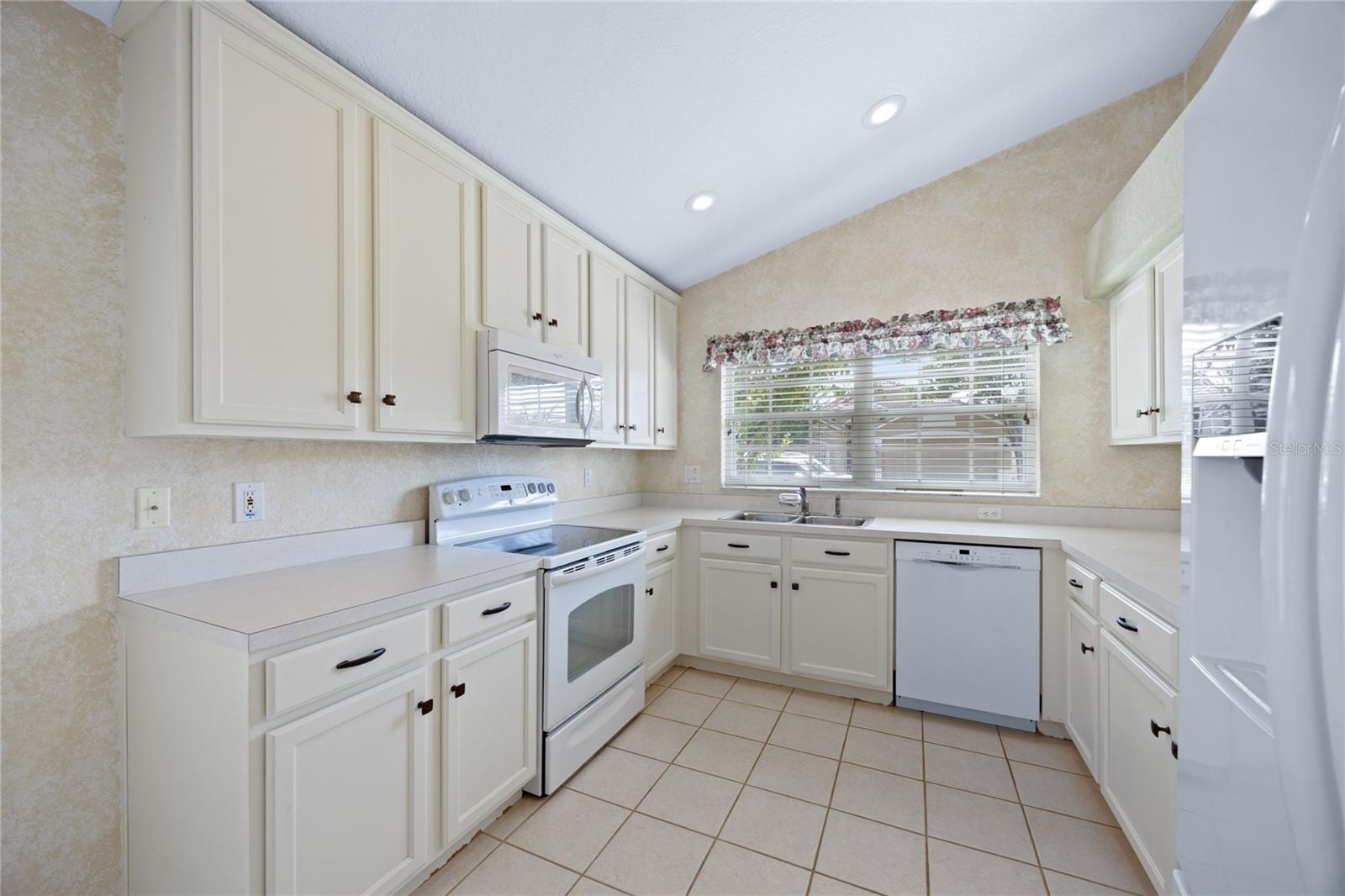 Image 6 of 36 For 934 Torrey Pine Drive