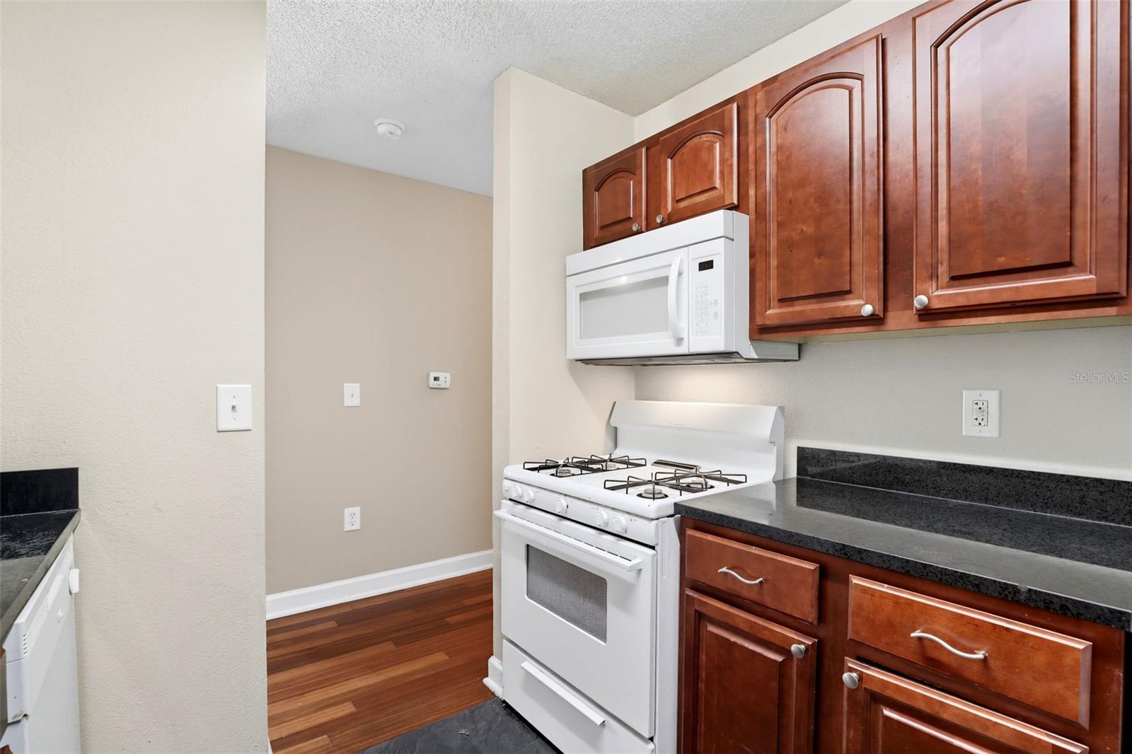 Image 10 of 29 For 2035 Dixie Belle Drive 2035k