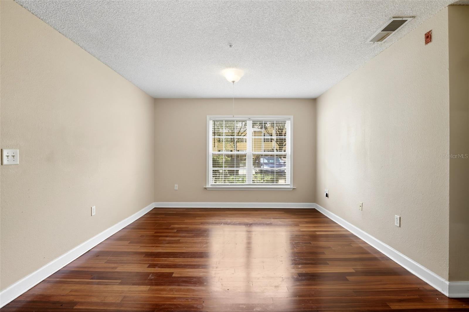 Image 13 of 29 For 2035 Dixie Belle Drive 2035k