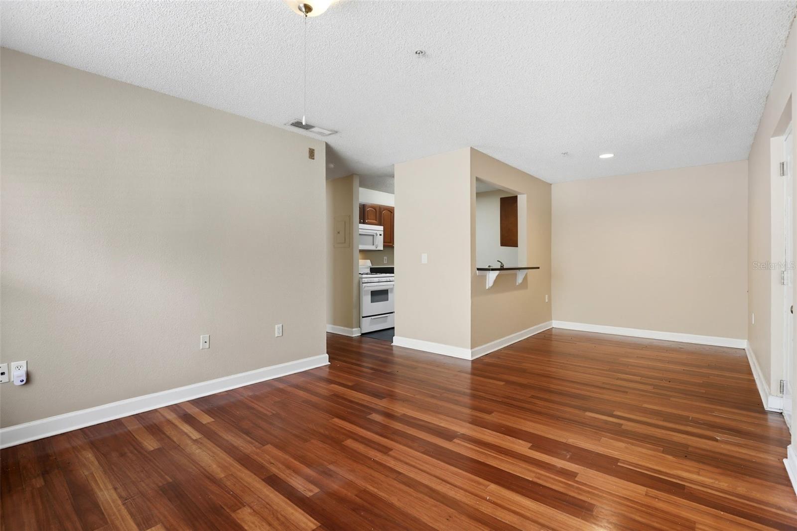 Image 4 of 29 For 2035 Dixie Belle Drive 2035k