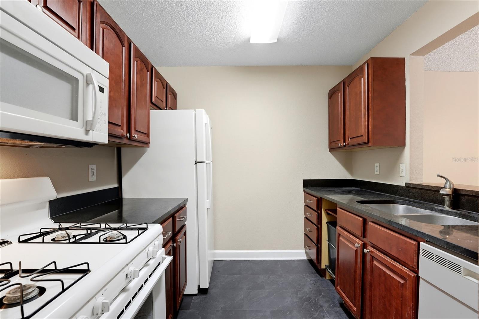Image 7 of 29 For 2035 Dixie Belle Drive 2035k