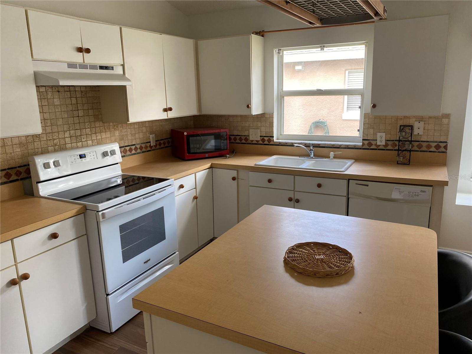 Image 20 of 24 For 635 Rochester Loop