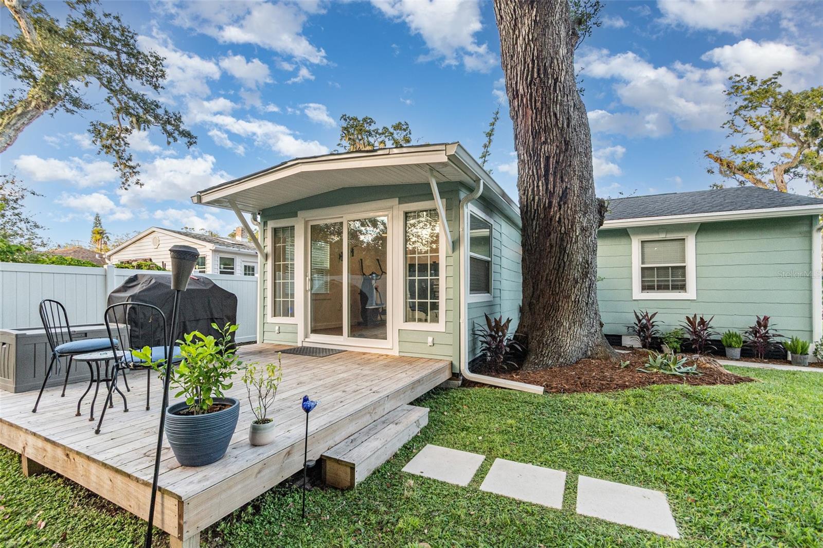 Image 22 of 25 For 832 Palmetto Avenue