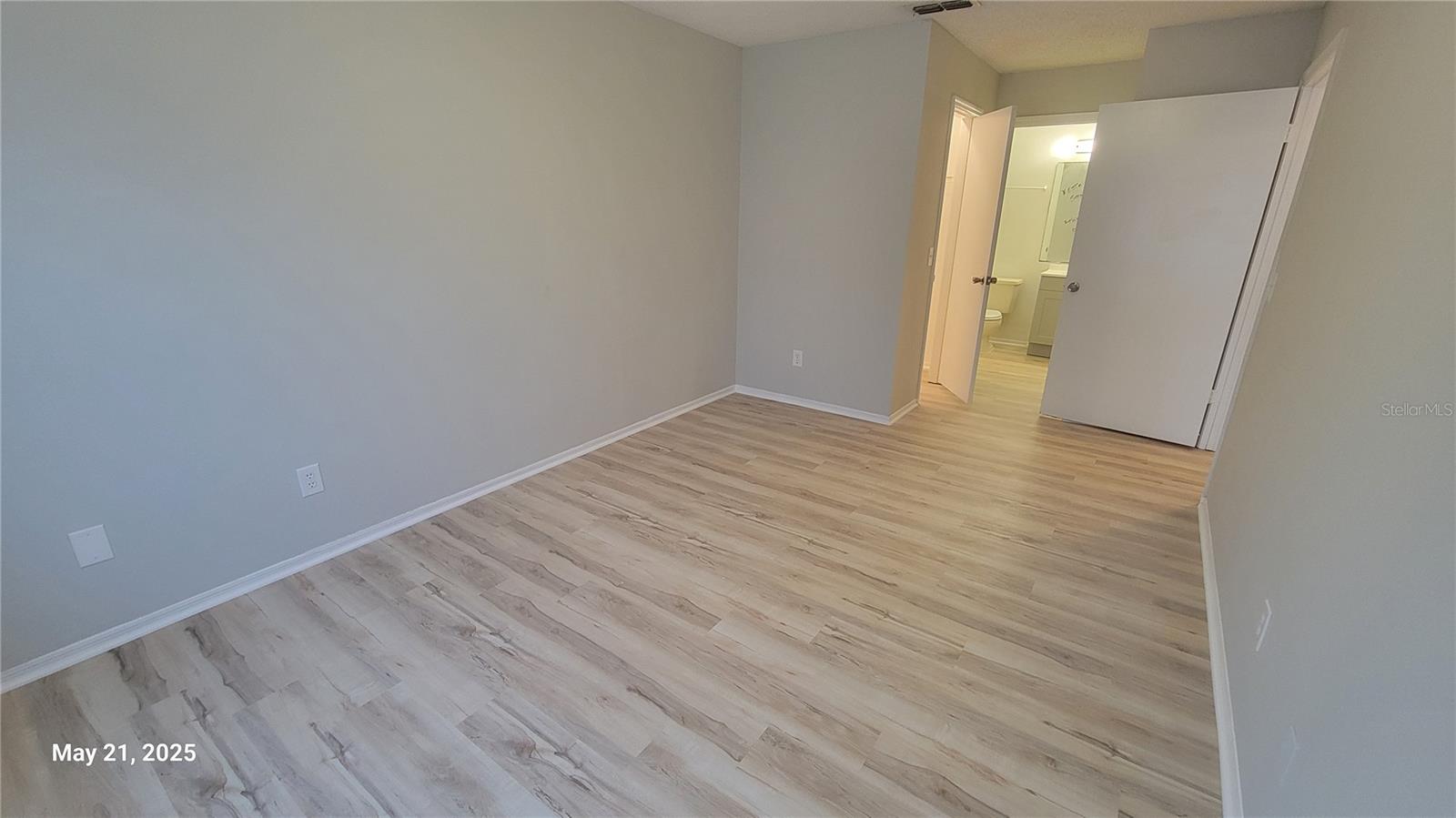 Image 10 of 21 For 4136 Pershing Pointe Place 5