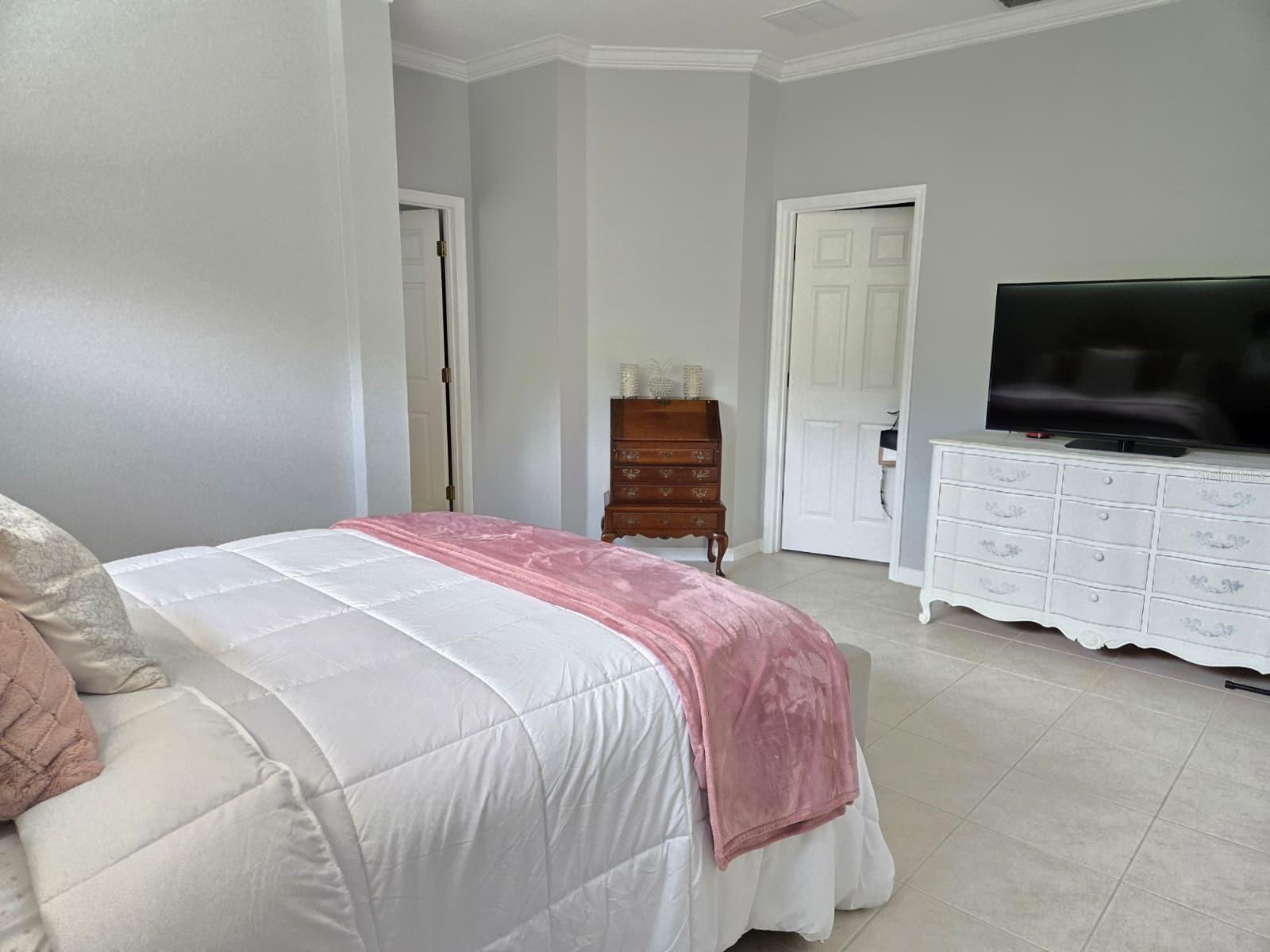Image 8 of 21 For 4668 Redmond Place
