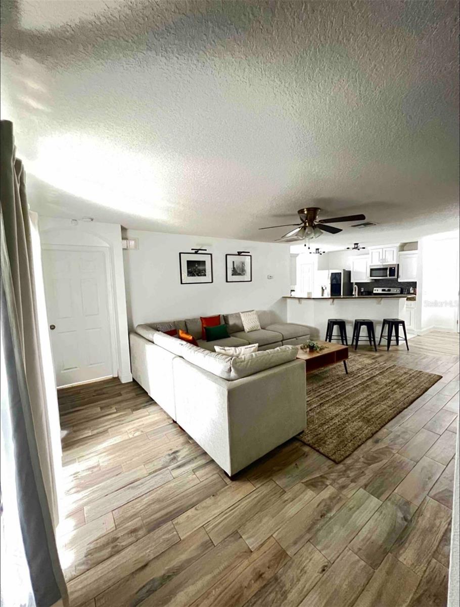 Image 4 of 23 For 660 Swallowtail Drive