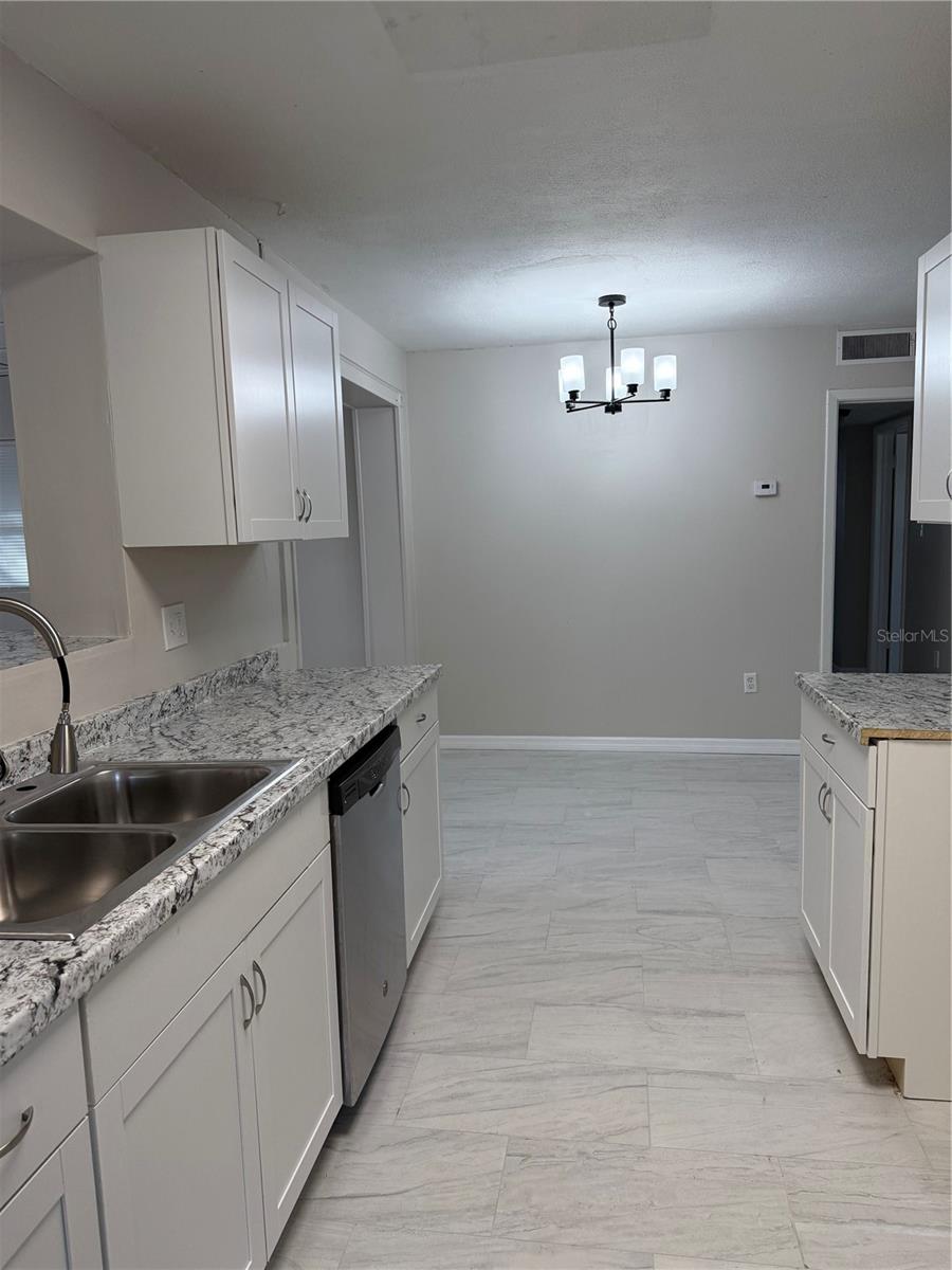 Image 25 of 35 For 6470 Savannah Place