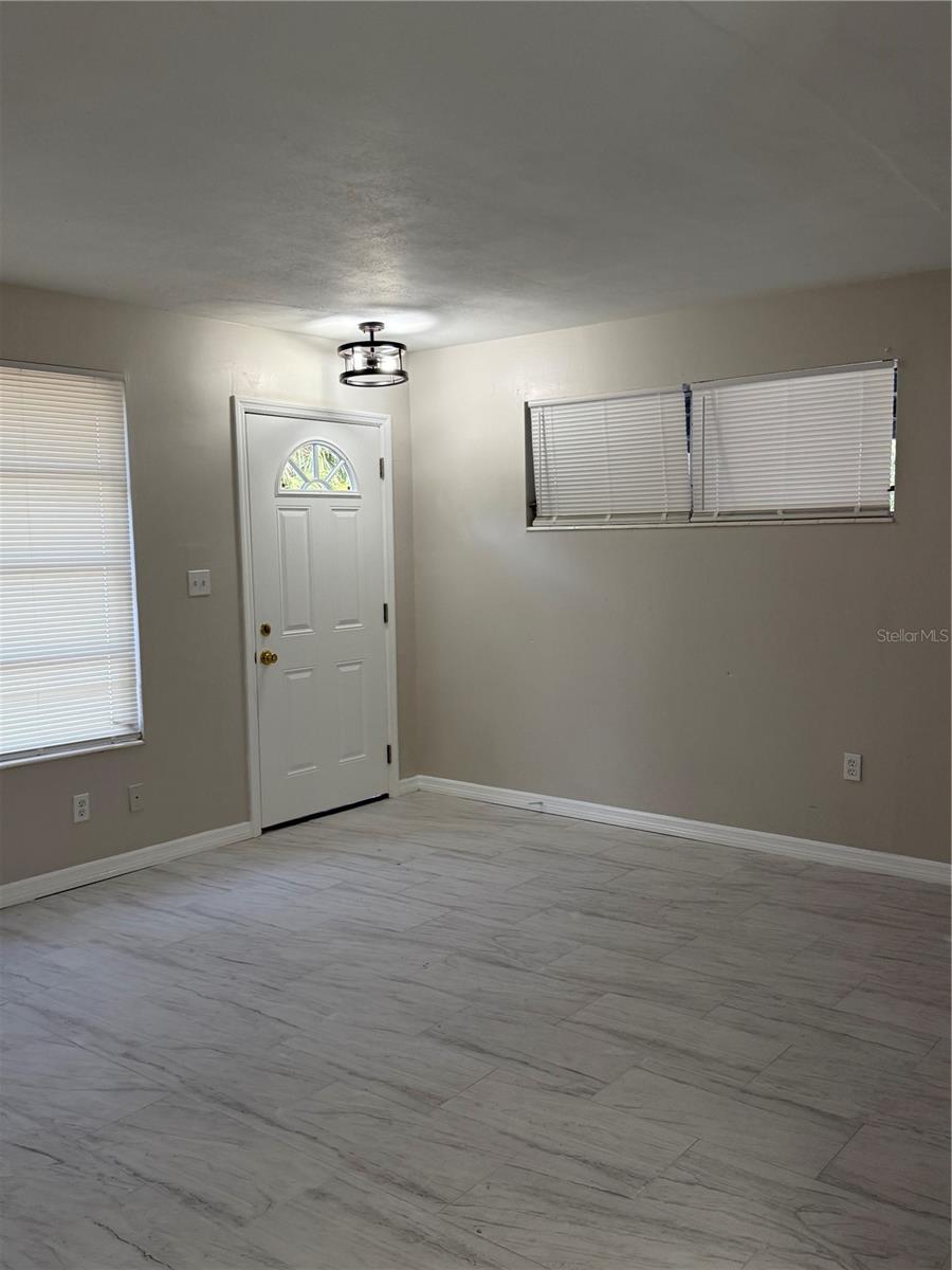 Image 6 of 35 For 6470 Savannah Place