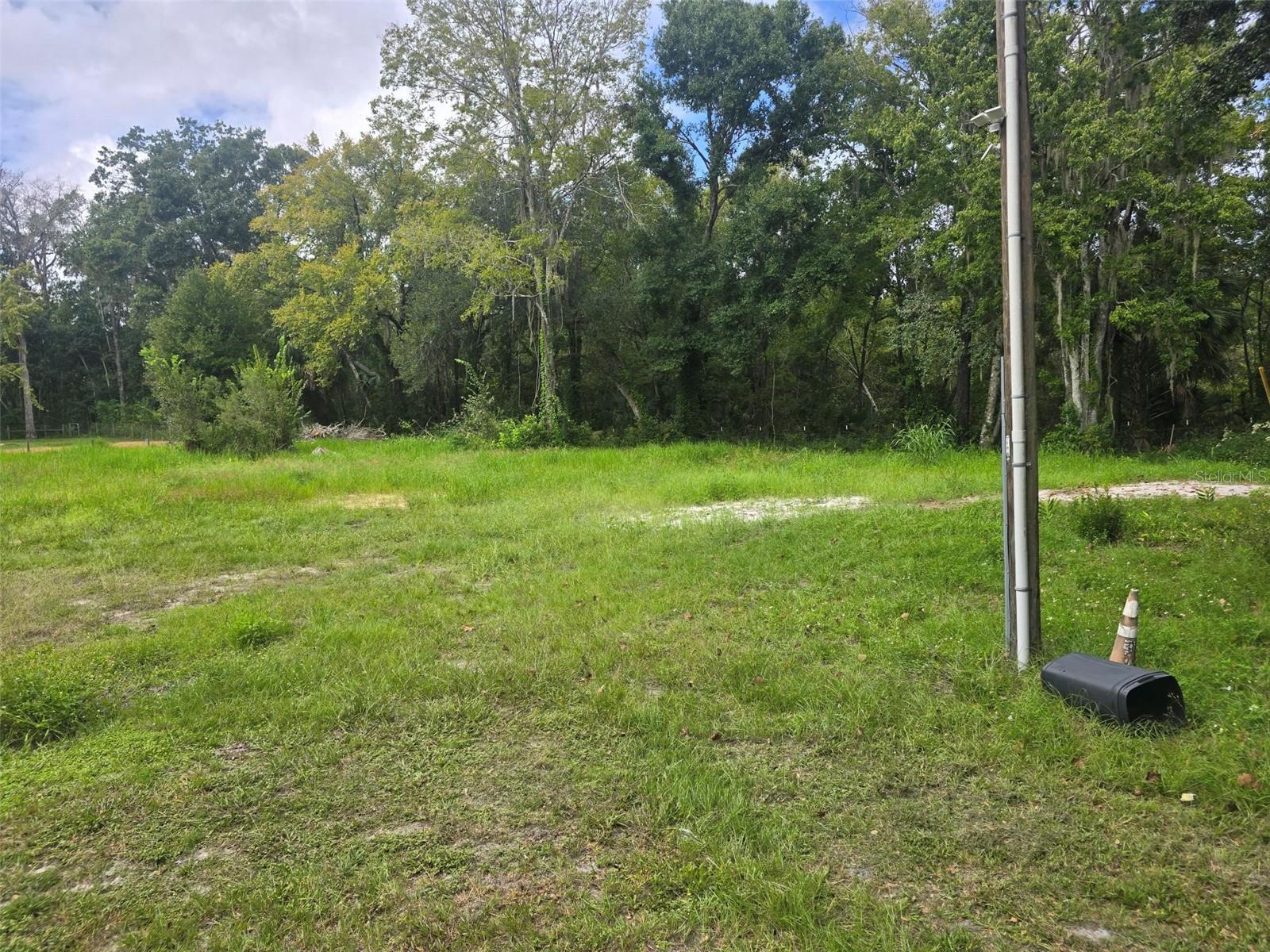 Image 4 of 10 For 15425 Trousdale Street