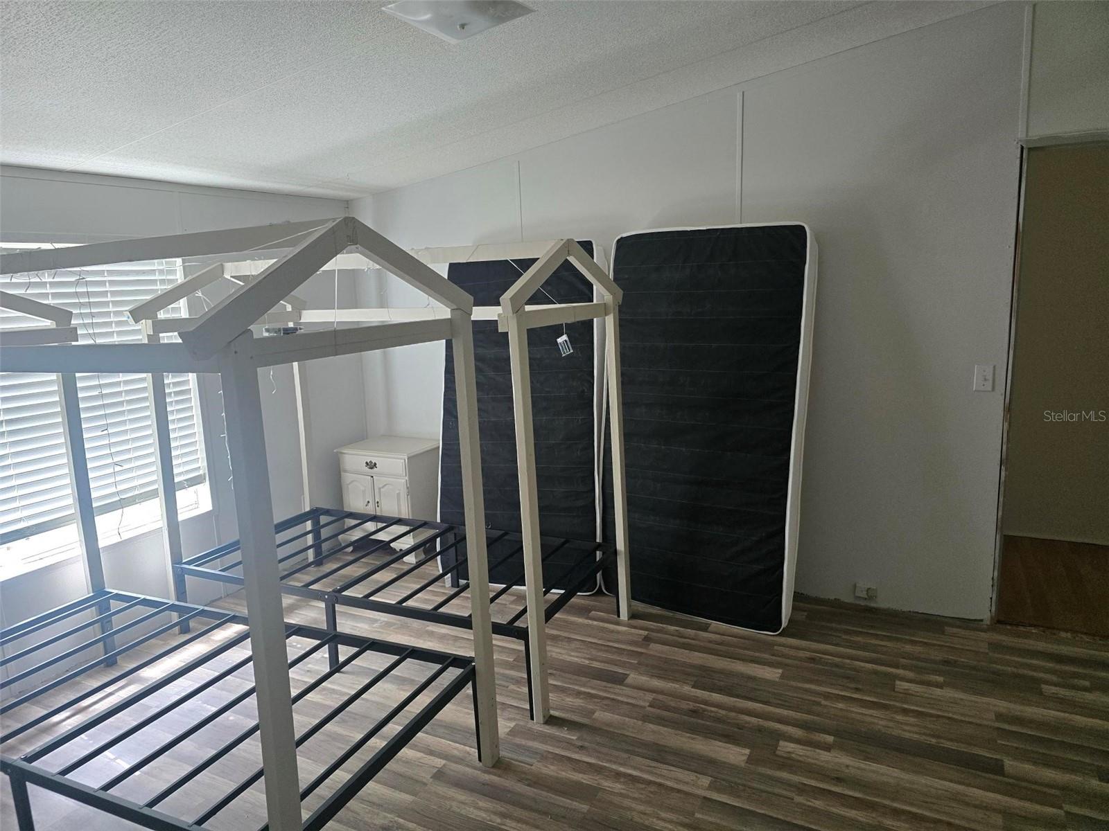 Image 6 of 10 For 15425 Trousdale Street