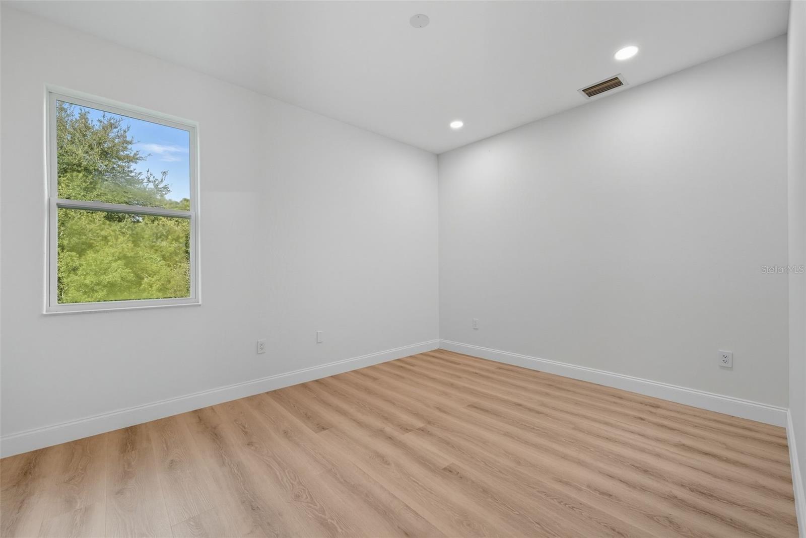 Image 23 of 28 For 19320 Oberly Parkway