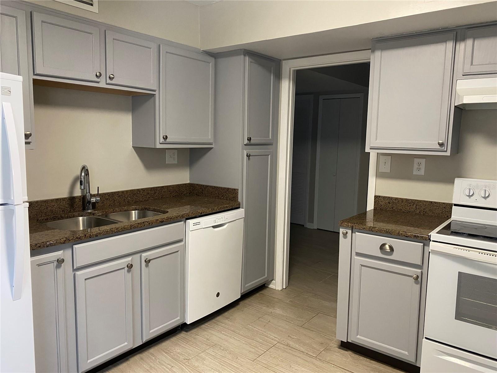 Image 4 of 38 For 4400 Castlepalm Road