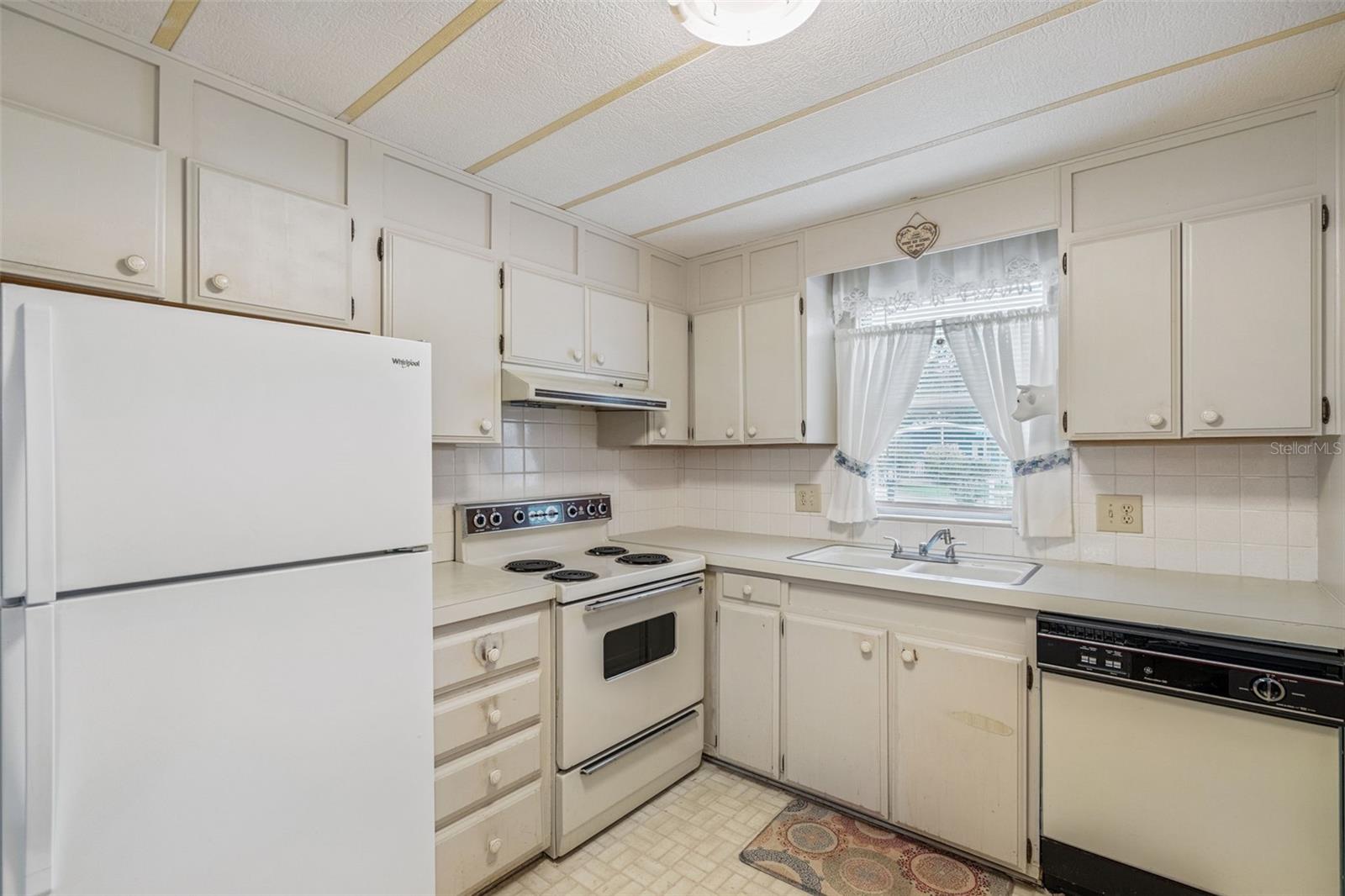 Image 7 of 19 For 237 Meadow Lark Drive