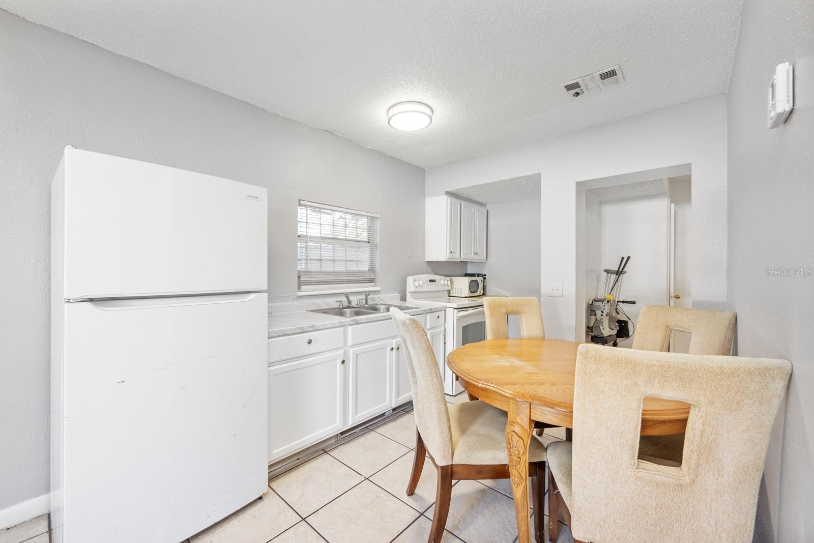 Image 6 of 16 For 808 Miller Street