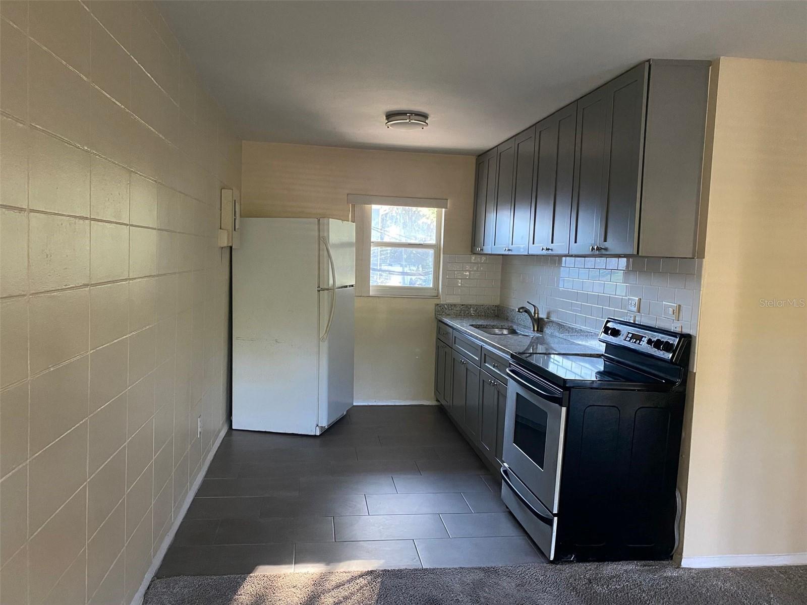 Image 3 of 11 For 639 Ramona Lane 8