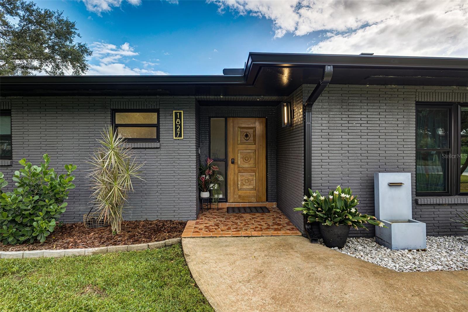Image 2 of 58 For 1827 John Arthur Way