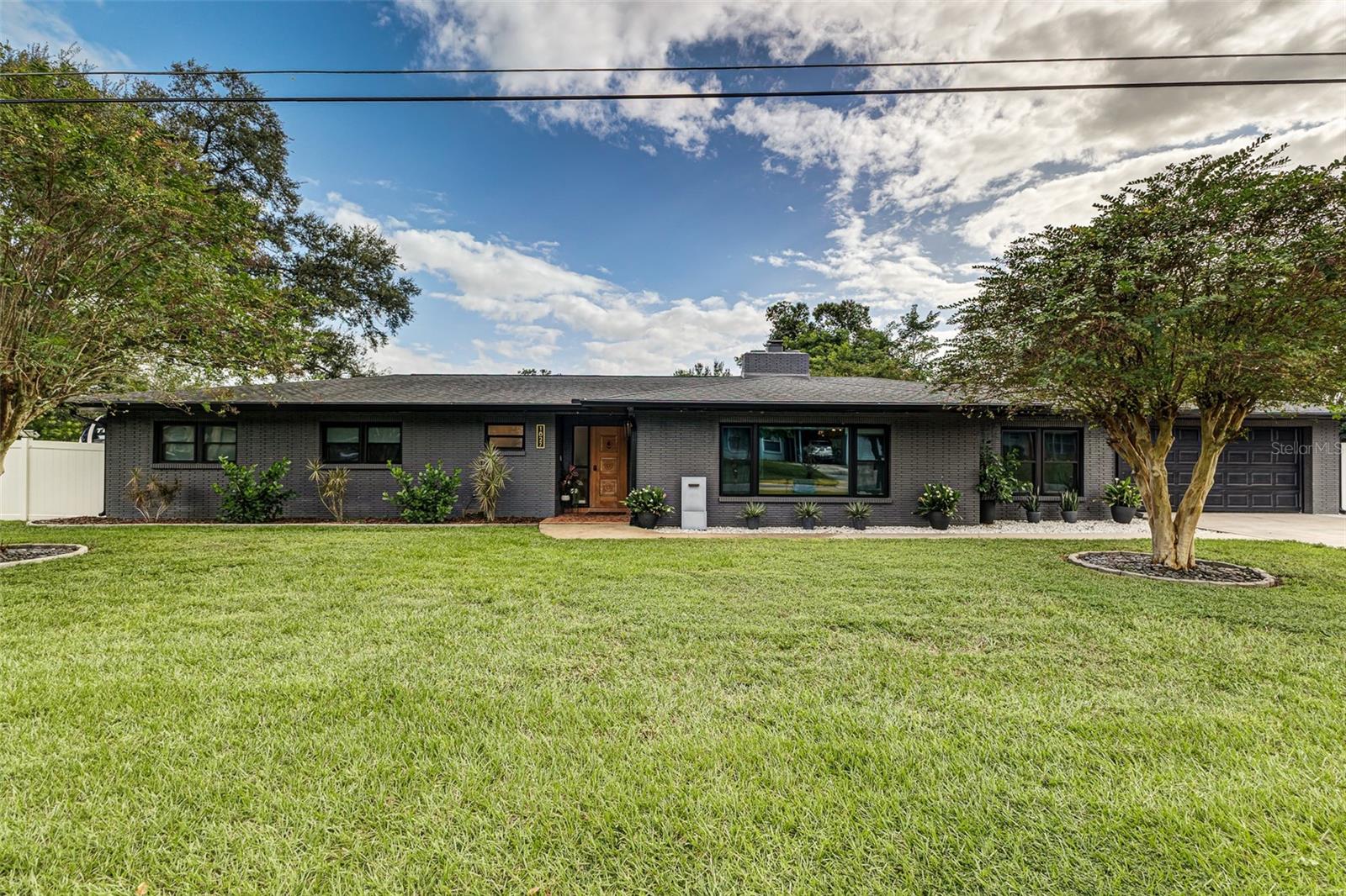 Image 3 of 58 For 1827 John Arthur Way