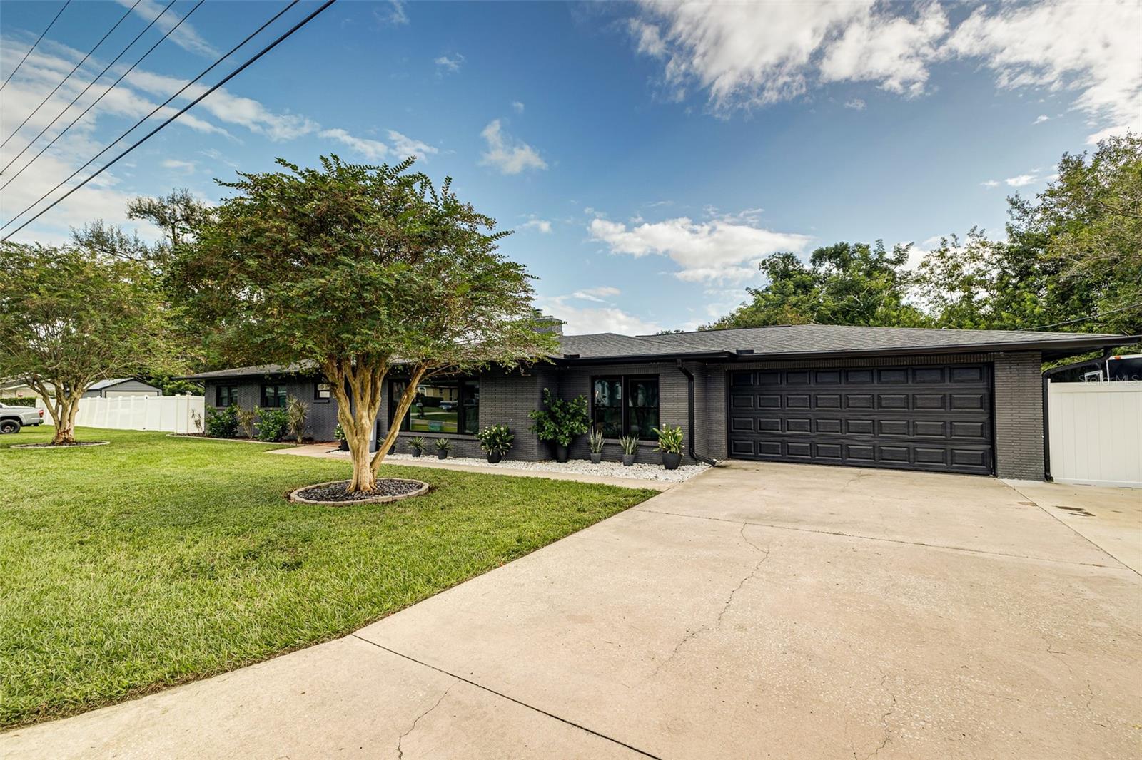 Image 4 of 58 For 1827 John Arthur Way