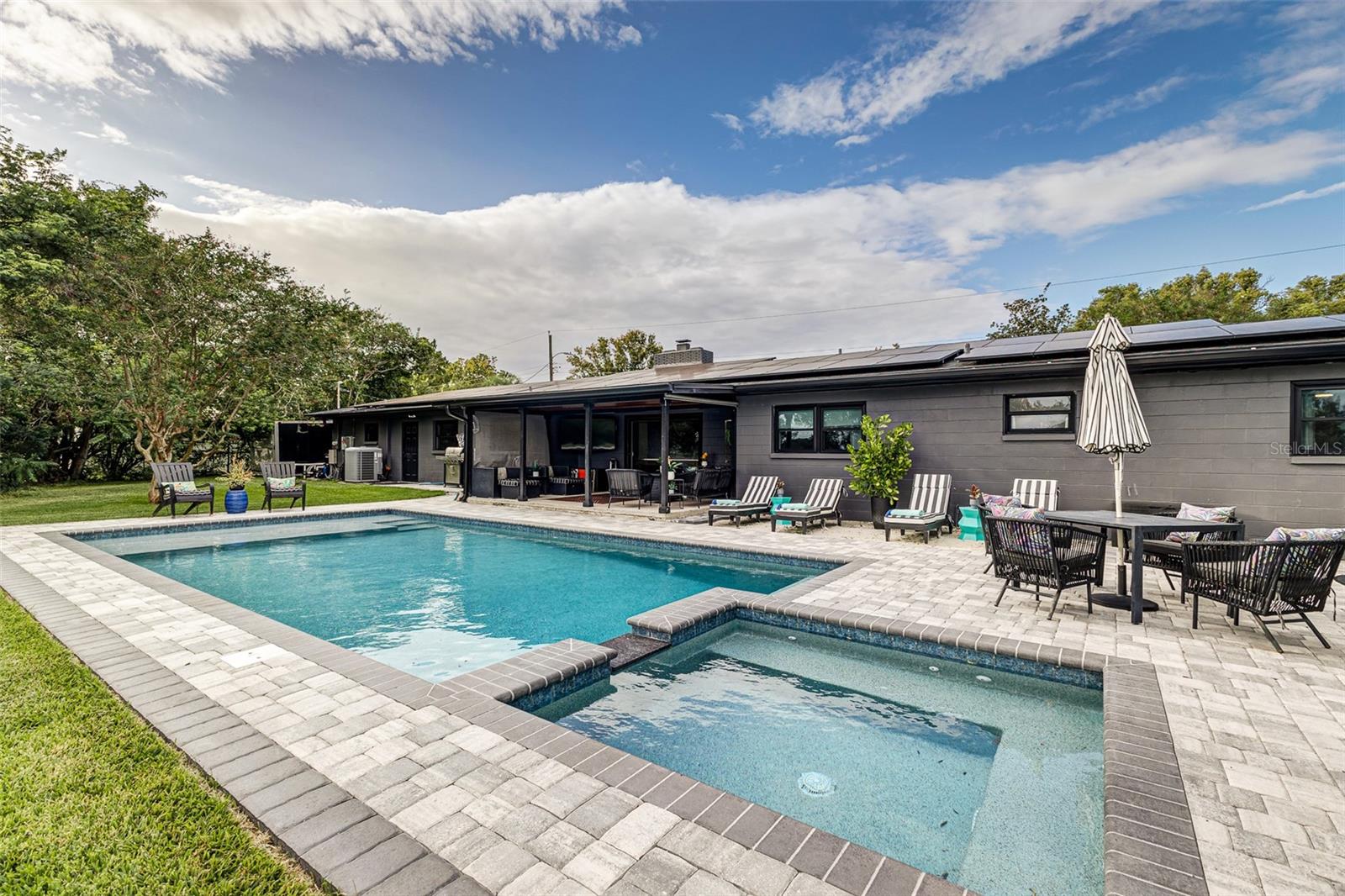 Image 6 of 58 For 1827 John Arthur Way
