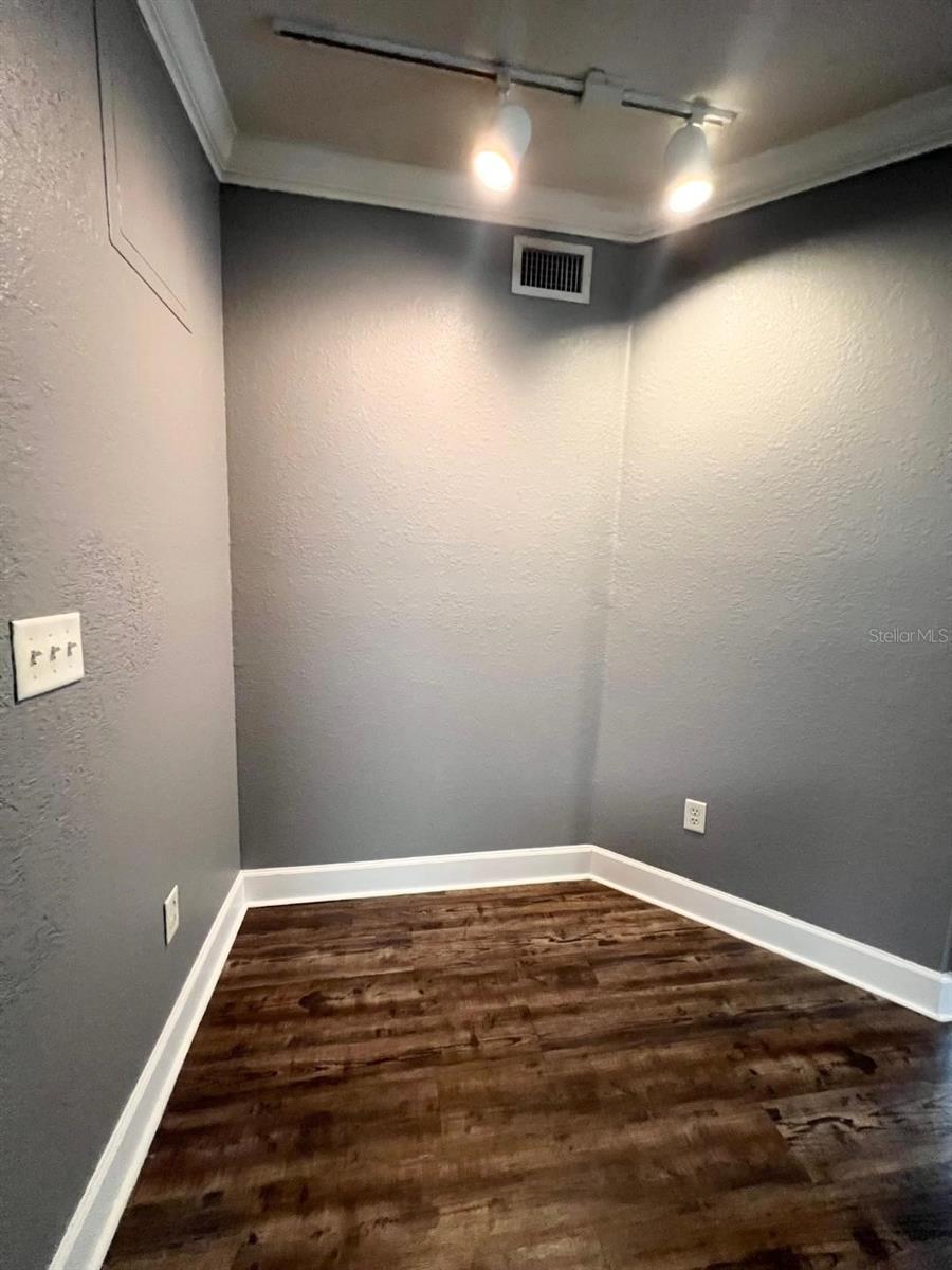 Image 7 of 28 For 204 South Street 3054