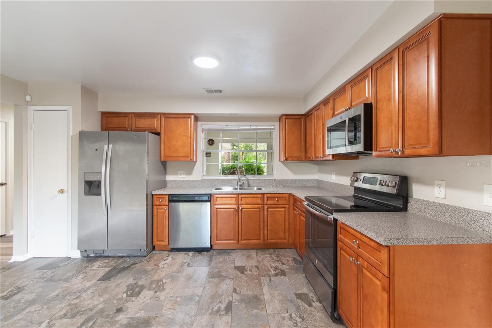 Image 11 of 25 For 905 Levee Court
